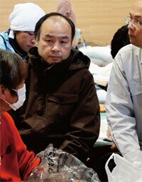福島の被災地に自ら赴く孫。原発問題でも積極的な発言を繰り返す。