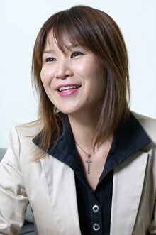 <strong>「客足の少ない時期に来るお客様には、買う意志の強い方が多い」</strong><br>成約率はスタッフ平均で20~25%と驚異的だ。石田社長の2児の母としての視点も一役買っている。
