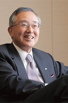 <strong>宮内義彦</strong>●みやうち・よしひこ 1935年、兵庫県生まれ。58年、関西学院大学卒業。60年ワシントン大学でMBA取得、日綿実業(現・双日)入社。64年オリエント・リース(現オリックス)入社。70年同社取締役、80年代表取締役社長を経て、2000年代表取締役会長。03年取締役兼代表執行役会長に就任。