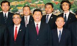 次期国家主席候補の習近平氏(中央)を巡る、政治闘争も背景にあるといわれる。(PANA=写真)