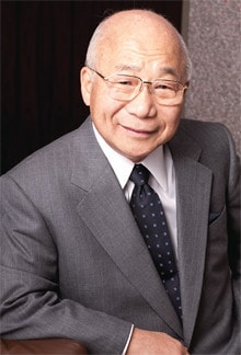 <strong>新日本石油 渡 文明会長</strong>●1936年生まれ。60年、日本石油(現・新日本石油)に入社。新潟製油所を経て、営業畑一筋に歩む。副社長だった99年、三菱石油との企業合併を経験。2000年、社長に就任。05年から現職。03年から08年までは石油連盟会長を、06年からは日本経団連の副会長も務める。