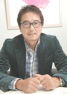 週末、激しい運動をして体を疲れさせ、早めに寝るに限る!<br><strong>バルス代表取締役社長 高島郁夫</strong>●1956年生まれ。96年社長就任。「フランフラン」「バルストウキョウ」等を展開。
