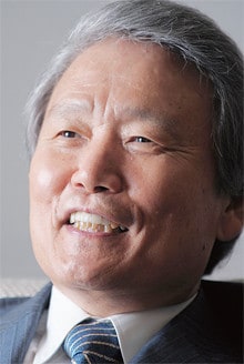 <strong>榊原定征</strong>●さかきばら・さだゆき 1943年、神奈川県生まれ。67年、名古屋大学大学院工学研究科応用化学専攻修士課程修了、東洋レーヨン(現東レ)入社。94年経営企画室長、96年取締役、99年専務、2001年副社長、02年社長。10年より現職。