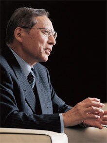 <strong>芦田昭充</strong>●あしだ・あきみつ<br>1943年、島根県生まれ。67年京都大学教育学部卒業、大阪商船三井船舶(現商船三井)入社。93年欧州・大洋州部長、95年定航一部長、96年取締役企画部長、98年常務、2000年専務、03年副社長。04年より現職。07年から経済同友会副代表幹事も務める。
