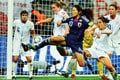 敵陣で奮闘する澤穂希選手(FIFA/Getty Images=写真)。