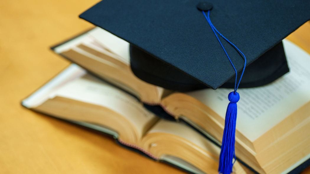 ｢学歴｣と言えるのは博士号から…｢日本の大卒は海外の中卒と同レベル｣という不都合な真実 日本のマスコミが低レベルなのも｢低学歴｣だから