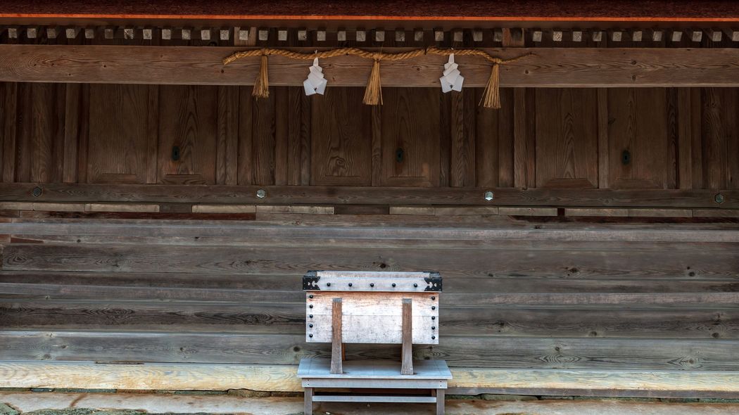 賽銭箱の横にQRコードを貼ればいい…観光客や参拝者のお願いは絶対通らないお寺･神社の"現金主義の秘密" 参拝客も｢お賽銭を投げ入れる行為｣そのものに宗教性を見出している