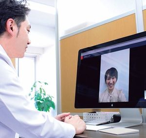 メドレーが提供するオンライン診療システム「CLINICS」（クリニクス）の使用シーン。