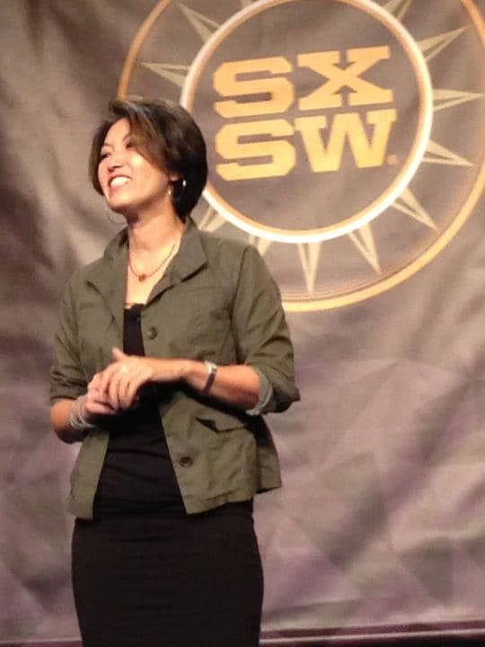 SXSW（サウスバイサウスウェスト／アメリカで開催される音楽・映画・インタラクティブの見本市）で、グローバルスピーカーとしてスピーチする堀江さん。バービー人形の衣装は、これを参考につくってもらった。