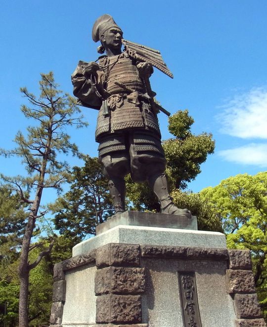 織田信長公銅像(清洲公園)