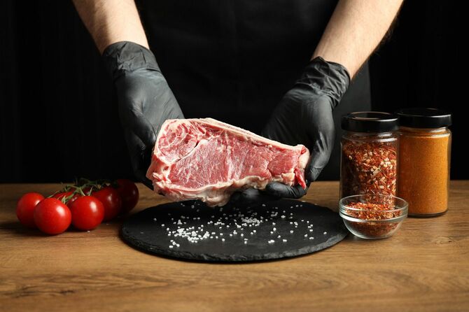 肉を調理