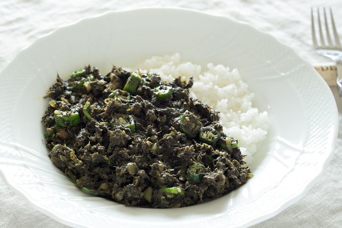 ガラムマサラは香りを生かすため最後に加えるのが肝。オクラは軽く火を通すくらいで仕上げるとコリコリ食感が愉しめる