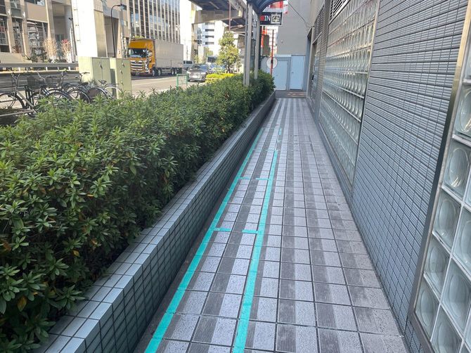 とあるビルの喫煙所横に設けられたLUUPのスペース