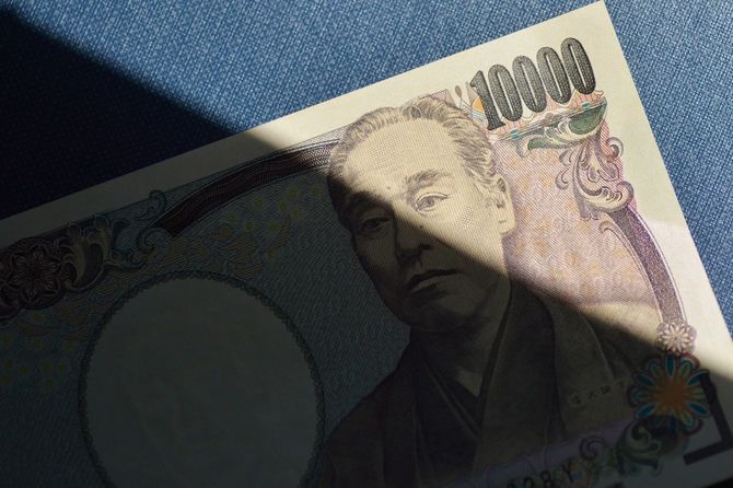 福沢諭吉の一万円札の光と影