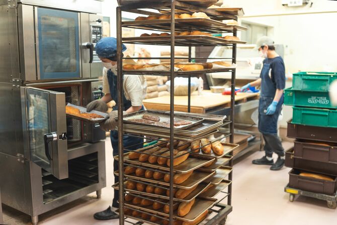 パン工房ではたくさんの種類のパンが作られていた