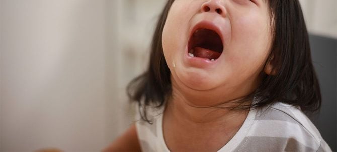 泣いている子供