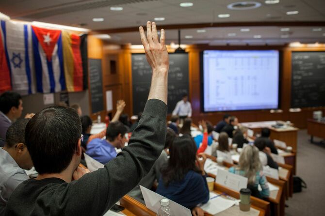 ハーバード大学経営大学院の教室の様子