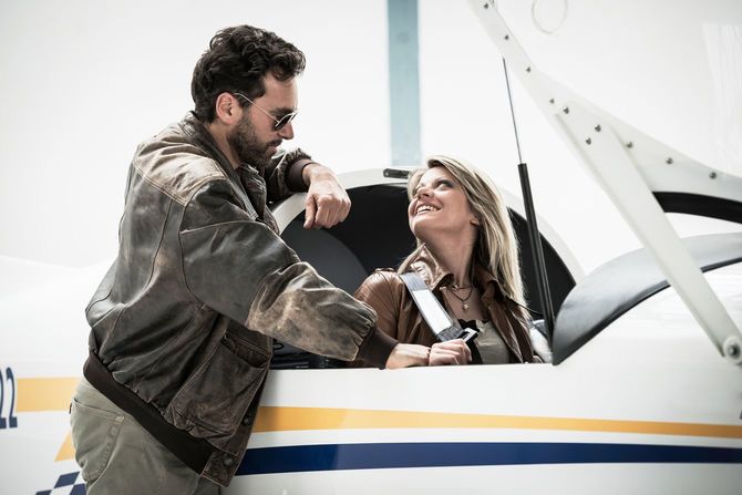 女性パイロットとインストラクター