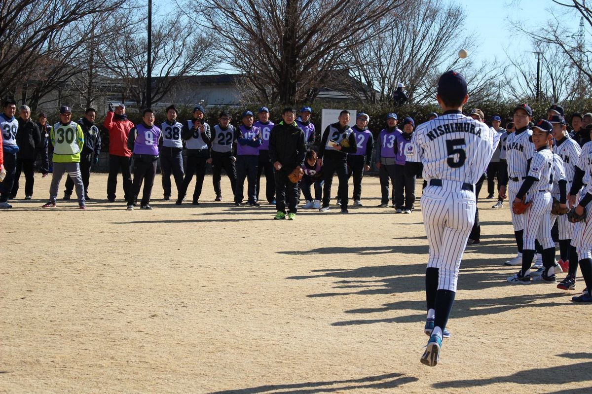 ジャンピングスローをするU12日本代表選手。2019年ぐんま野球フェスタにて。