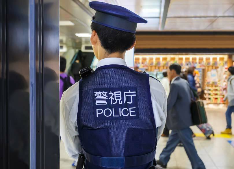 簡単に断れない"職質"された時の賢い対応 警察官には触れず反論せず協力する