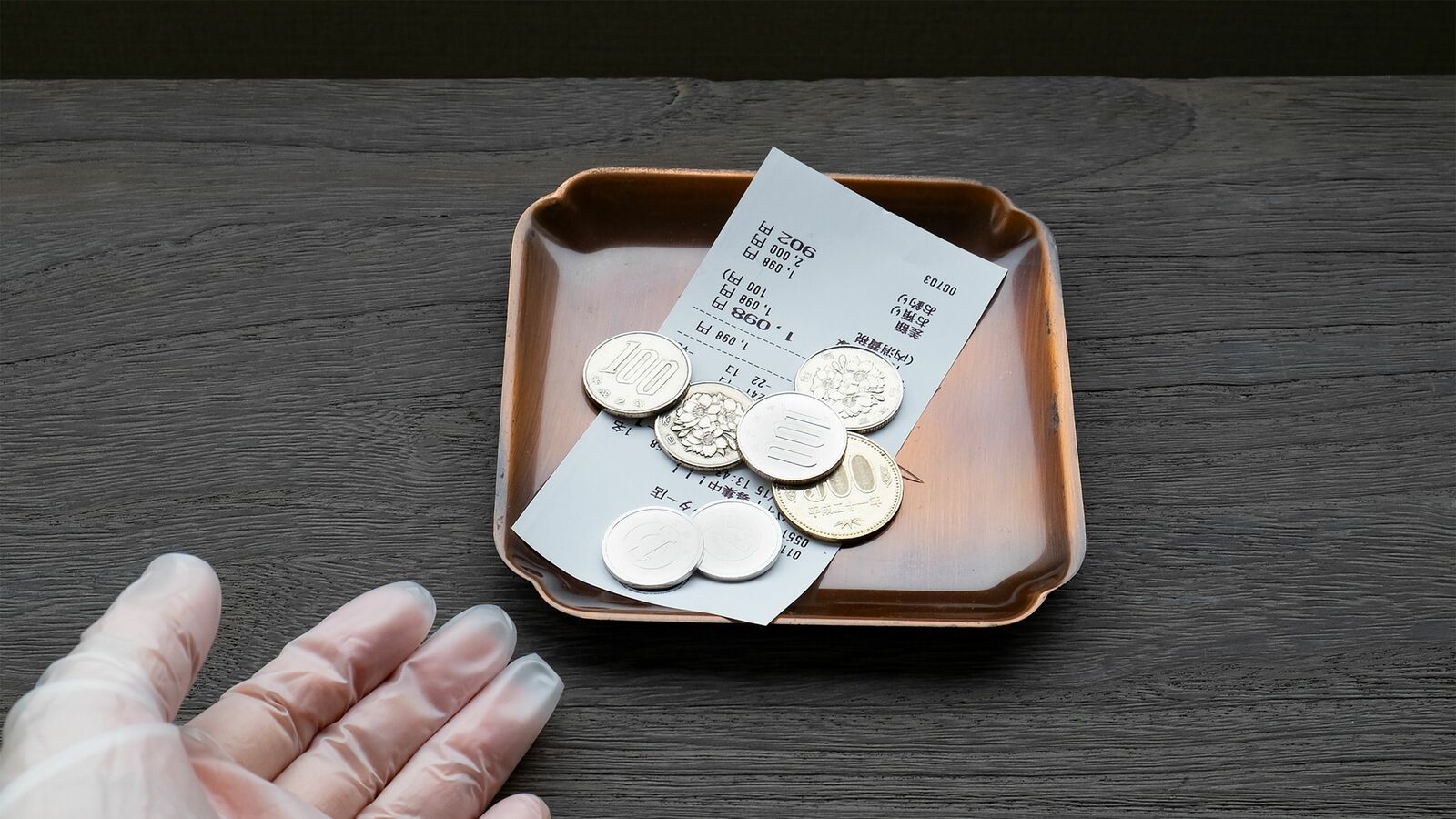 飲食店員の｢ビニール手袋｣を見ると不安になる…｢現金を触った手で調理｣サンドイッチ店で抱いた強烈な違和感 ｢形だけの清潔感｣が飲食店ではびこる根本原因