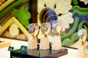 648万円の腕時計を後輩に無理やり買わせる…そんな｢体育会系ノリ｣の