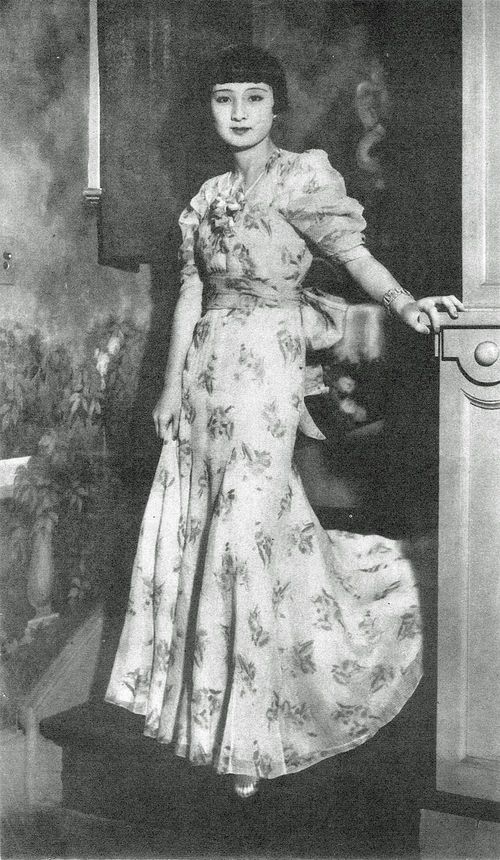 自宅での薩摩千代(千代子)、雑誌『スタイル』1936年8月1日号より