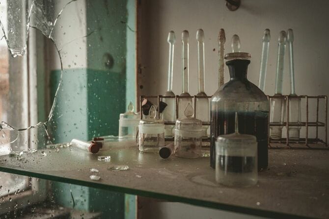 廃墟となった研究室