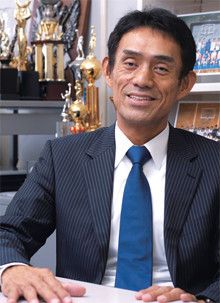 <strong>北原憲彦●きたはら・のりひこ</strong><br>江戸川大学教授、スポーツビジネス研究所所長。1954年、長野県生まれ。明治大学卒業後、日本鋼管(現JFEスチール)を経て、現職。高校時よりバスケットボール全日本代表チームに選出され、モントリオールオリンピック出場など88年現役引退まで活躍。全日本女子監督なども務めた。