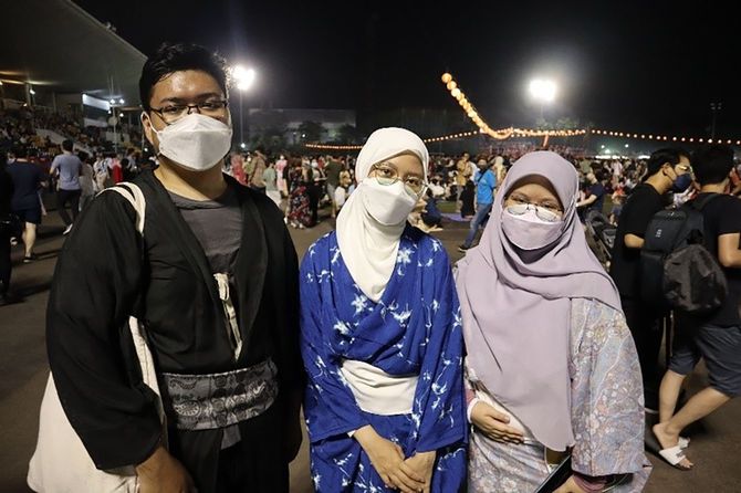 浴衣にヒジャブ姿の参加者も多くいた