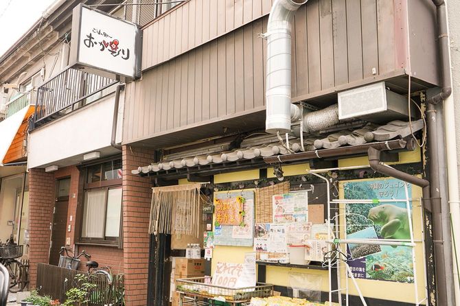 店の外観。「表通りから少し入ったところだから、人目を気にせず入りやすいのかも」と上野さん。