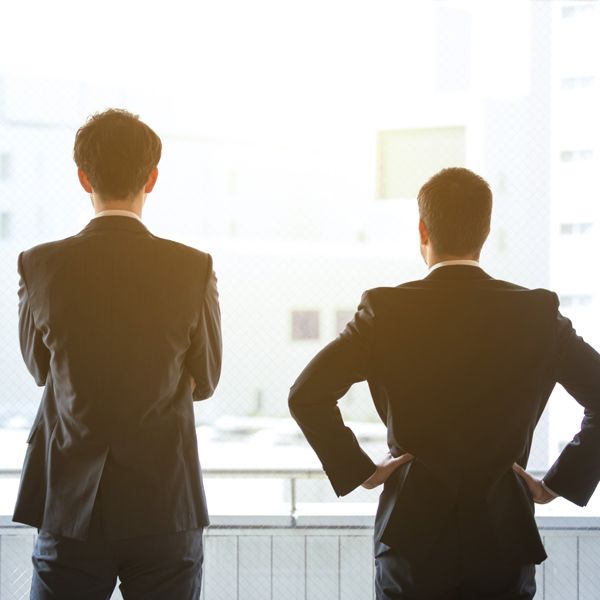 仲の良かった兄弟が 家業 に入った途端にいがみ合いを始める3つの理由 兄弟仲良く支え合って は幻想 President Online プレジデントオンライン