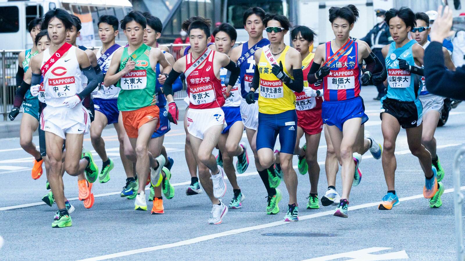 大学生が走るだけなのに､なぜこれほど人気なのか…箱根駅伝が｢正月の風物詩｣になった恐るべき理由 箱根駅伝を全国区に変えた日テレの｢生中継3カ条｣