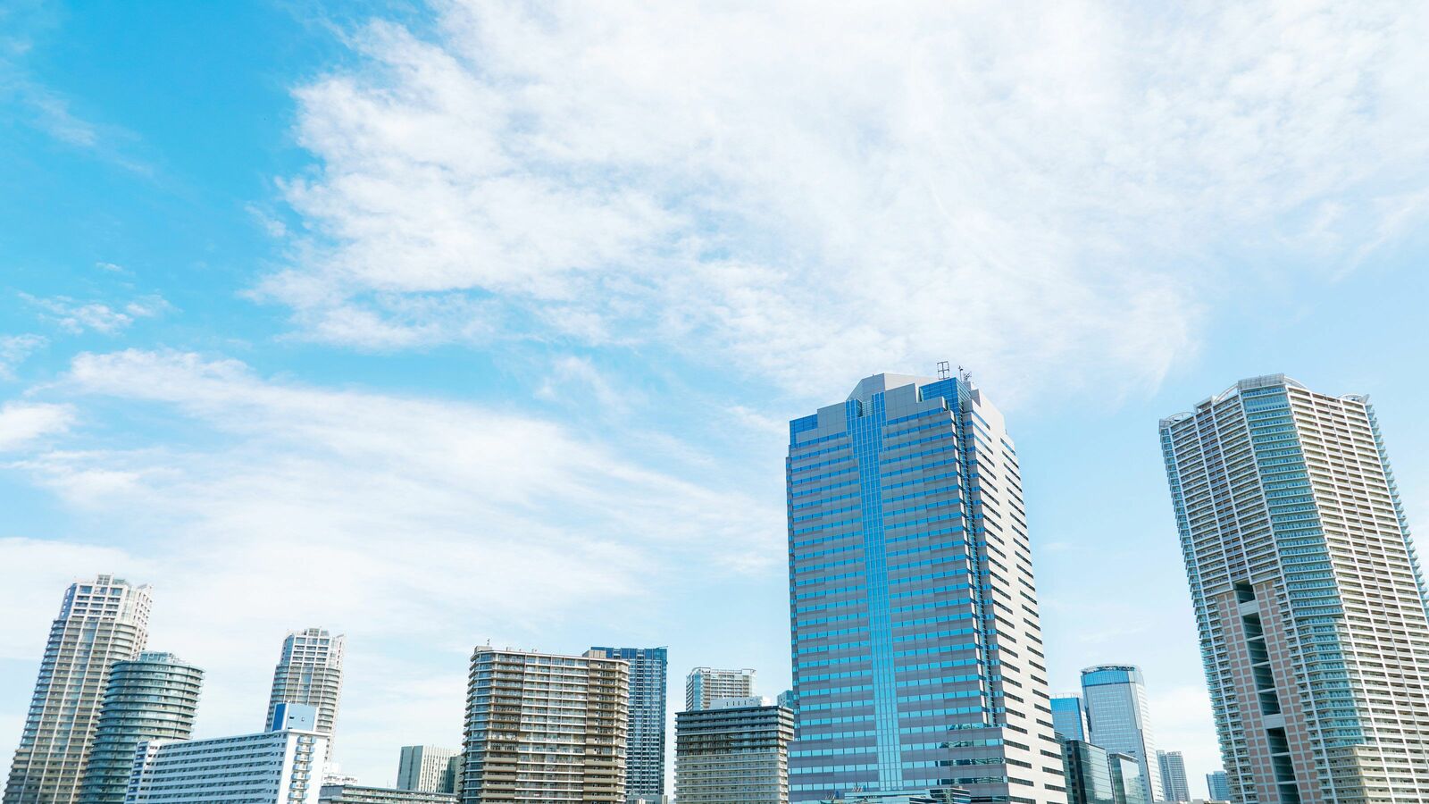 高層階ほど節税額が増える…富裕層がこぞって｢タワマン最上階｣に住みたがる本当の理由 低層階でも最上階でも､固定資産税の評価額はほぼ同じ