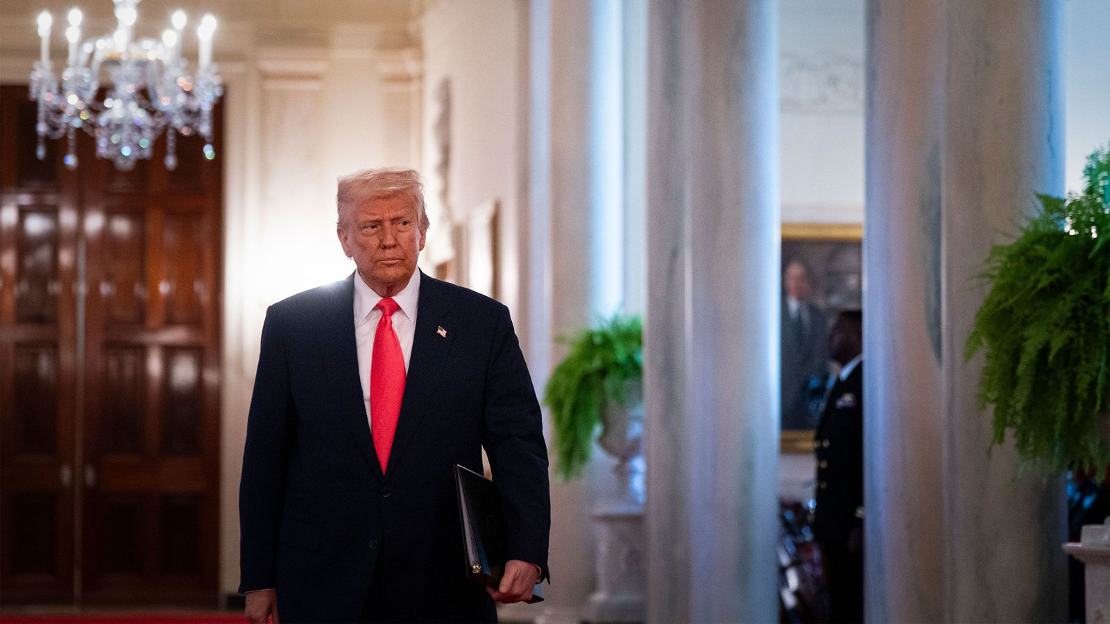 iPhoneが50万円超に跳ね上がる…トランプ関税の犠牲になったアメリカ人がこれから直面する"残酷な未来" トランプ大統領が掲げた｢アメリカ解放の日｣の虚像