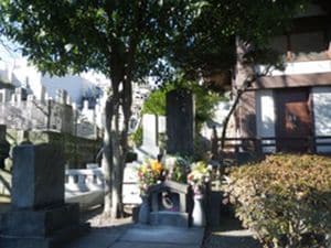 善福寺にある福澤家の墓に諭吉の遺骨が改葬された(撮影=鵜飼秀徳)