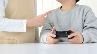 ｢ゲームはもう終わりにしなさい!｣は逆効果…｢時間をきっちり守れる子｣に育てる親の声かけフレーズ