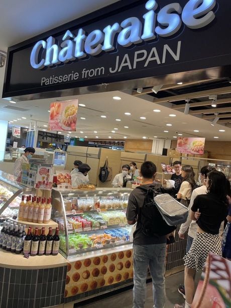 7月14日(金)の夕方、レジには長い行列ができていた