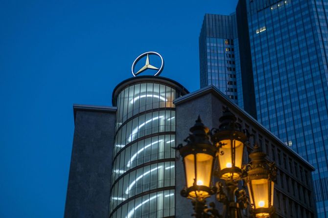 夜のフランクフルト。“最終損益56％減”となったドイツの自動車メーカーのグループ