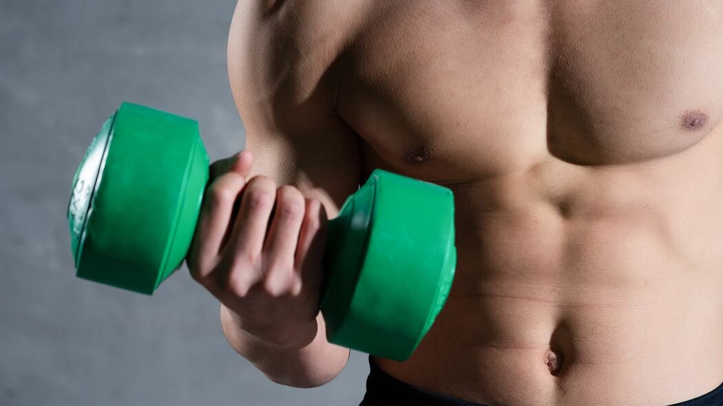 ジムで体を鍛え､スキンケア･ヘアケアを徹底…｢男磨き界隈｣の男性がハマる軍隊的な自己啓発のカラクリ ｢男磨き｣の目的が｢爆美女を抱くこと｣という危うさ