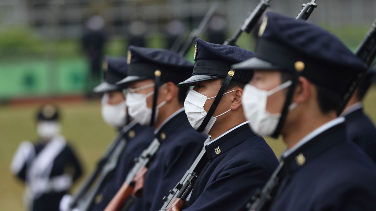 恋愛禁止ではないが､キスなどは処罰対象に…自由に外出もできない防衛