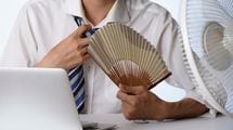 ジャケットを脱ぐと一発でバレる…夏の職場でよく見かける｢清潔感のない男性｣が着がちな"白いアイテム"