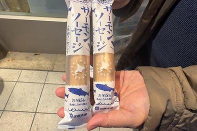 サーモンの風味が広がる魚肉ソーセージ＠有楽町「北海道どさんこプラザ」その1／BSフジ「日本一ふつうで美味しい植野食堂 by dancyu」から｜食いしん坊俱楽部部長・植野の食日記　2024年6月21日（金）
