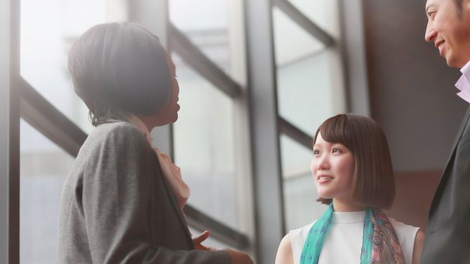 インターナショナルな職場風景