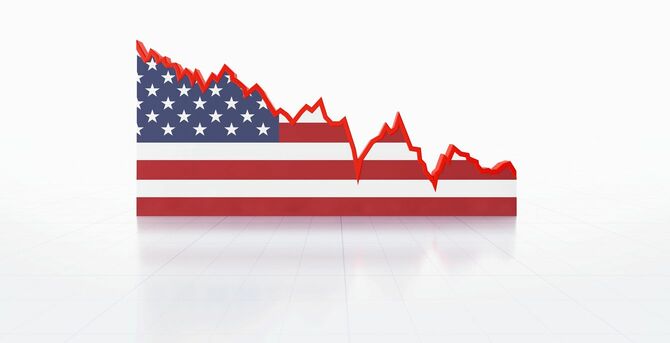 アメリカ国旗を切り取るような経済低下を示すグラフ