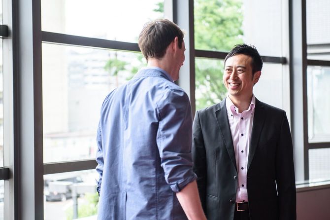 日本のオフィスでのシーン