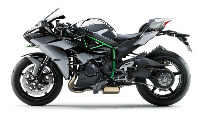 桐野氏が商品開発を担当したスーパーチャージャー搭載のフラッグシップモデル『Ninja H2』。その他、競技用オフロードバイク『KX450』『KX250』も、桐野氏が担当したモデルだ
