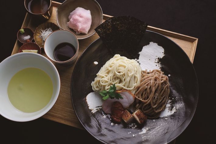 飯田商店の「つけめん」はお蕎麦屋さんへの挑戦状だ――と語る飯田さん。