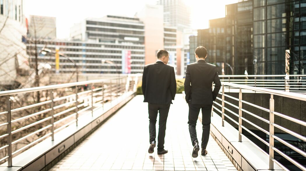 寒い雑談をどう挽回するか…｢今日も曇ってますねぇ｣というただの天気の話を盛り上げる"斬新な展開のさせ方"