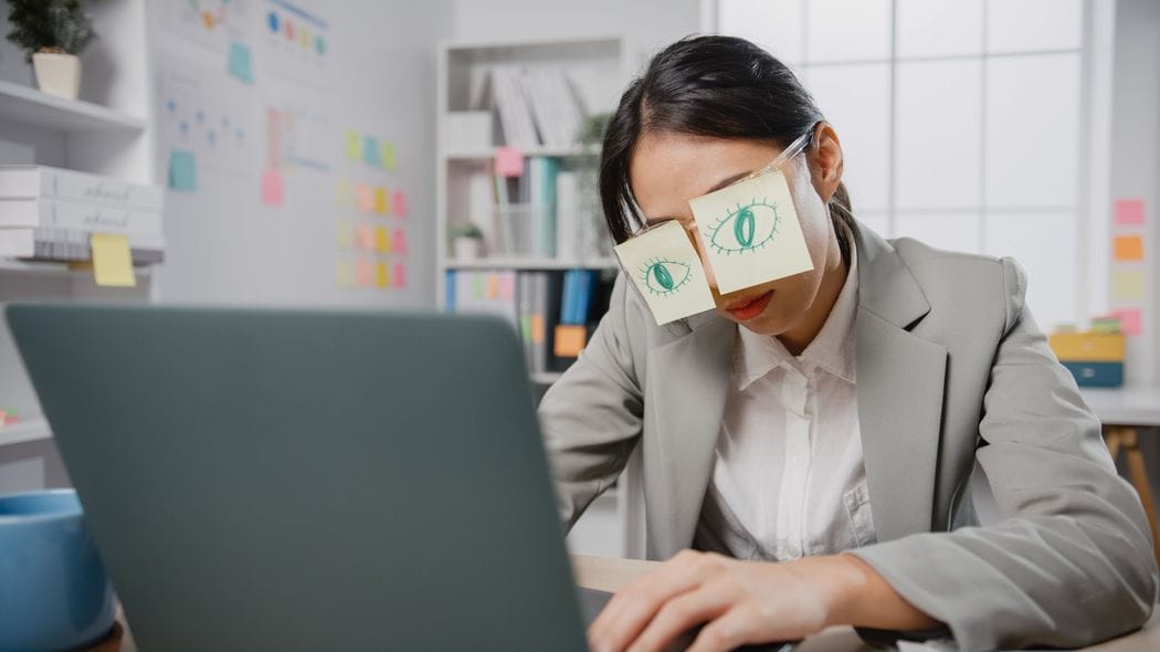 ｢月曜も火曜も水曜も眠くてだるい｣を解消…仕事のパフォーマンスを高める｢昼の10分間｣の新習慣 休日の朝寝坊で｢睡眠負債｣がたまっていく